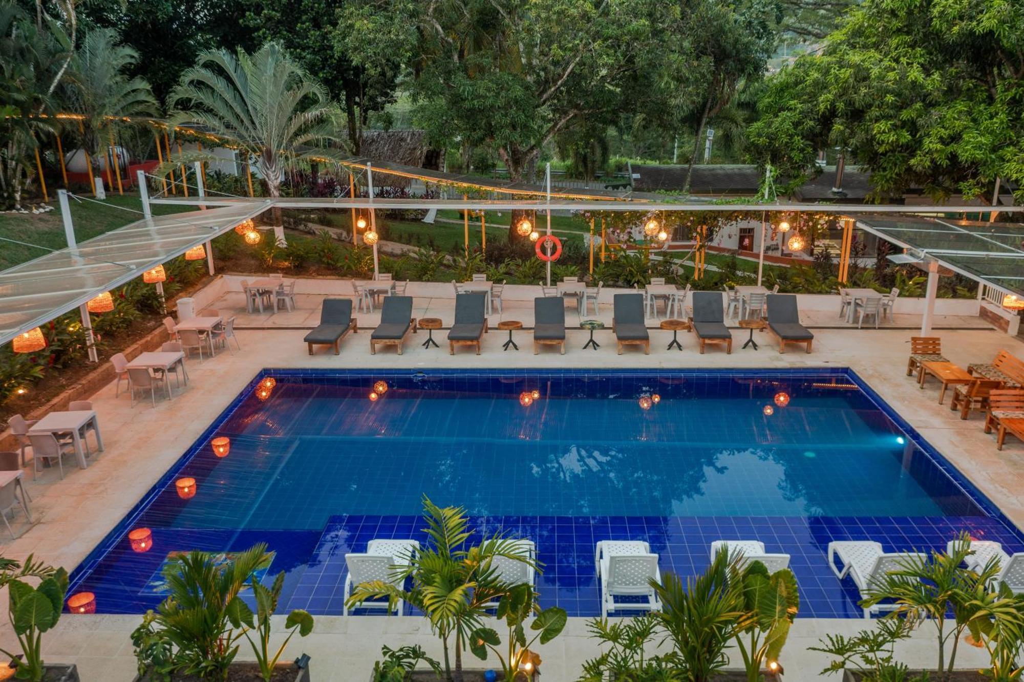 Hotel Camila 4*