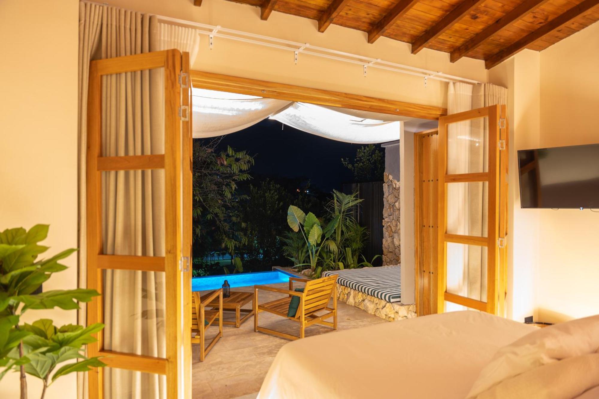 Hotel Camila 4*